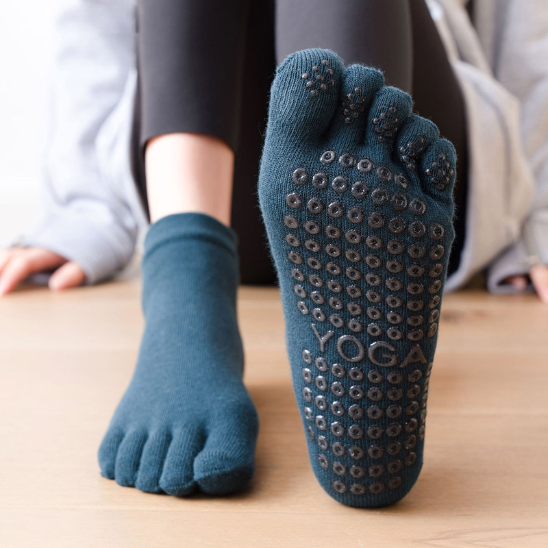 Yoga Fitness Pilates - ถุงเท้าซิลิโคนกันลื่นสำหรับผู้หญิงถุงเท้าโยคะกันลื่นห้านิ้วกันลื่นระบายอากาศได้สำหรับเต้นบัลเล่ต์ออกกำลังกายฟิตเนสผู้หญิงถุงเท้าผ้าฝ้าย